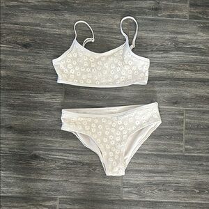 Full Tilt White Daisy Lace Bra and Panty Set